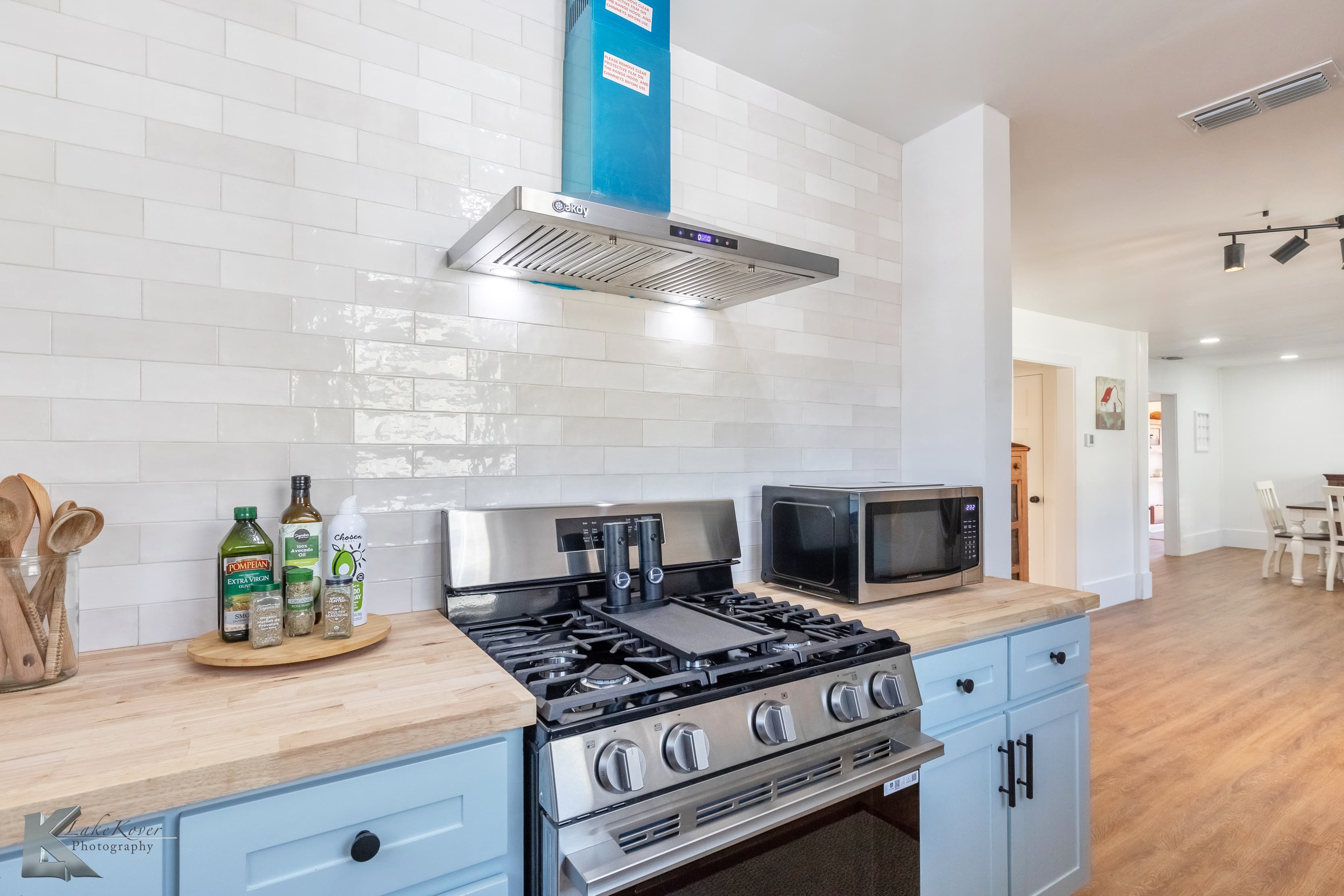 Kirkwood gas range and kitchen